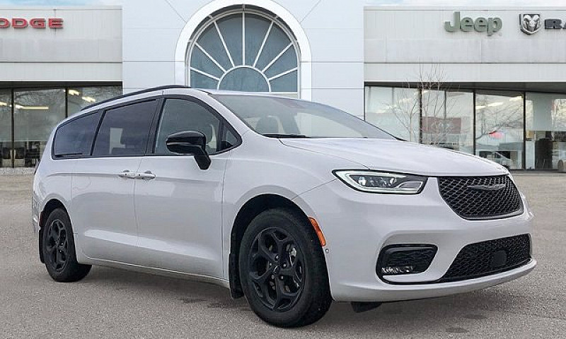 2024 Chrysler Pacifi...