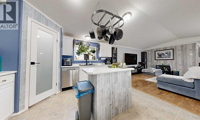 8708 89 Street Grand...