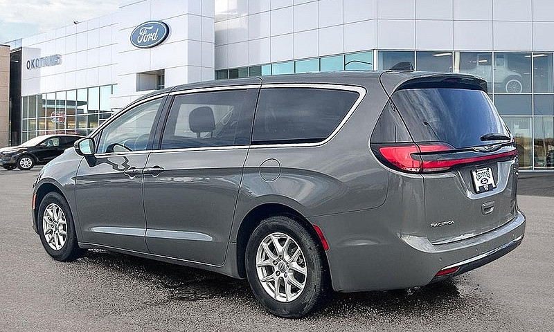 2023 Chrysler Pacifi...