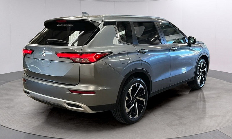 2024 Mitsubishi Outl...