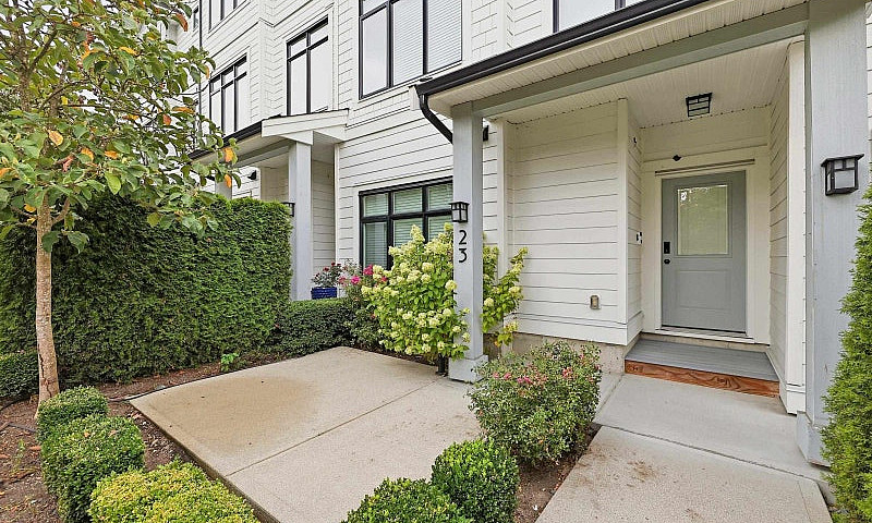 17557 100 Avenue Sur...