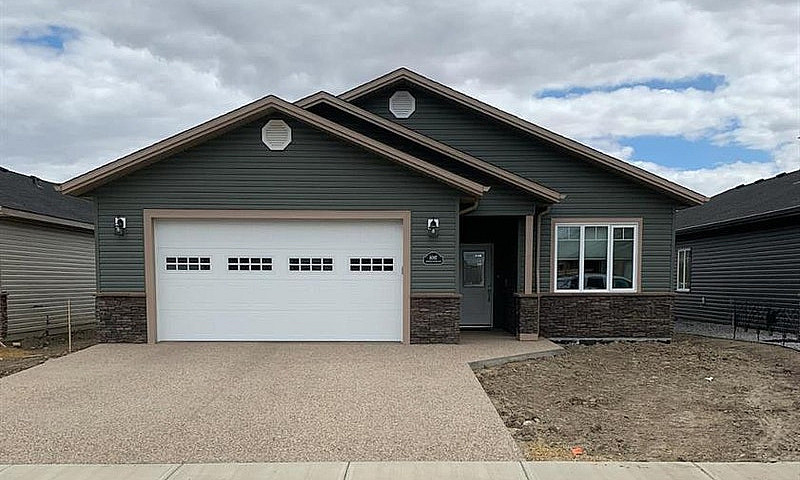 5730 55 Avenue Camro...