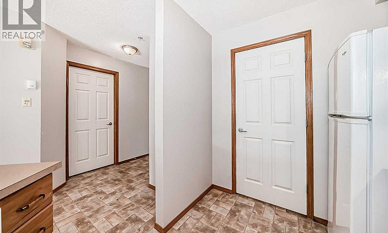 1215, 950 Arbour Lak...