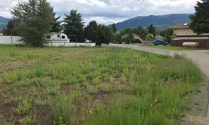Large Corner Lot In ...