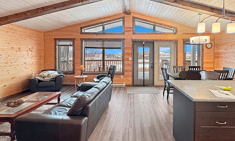 Waterfront Cabin Ret...