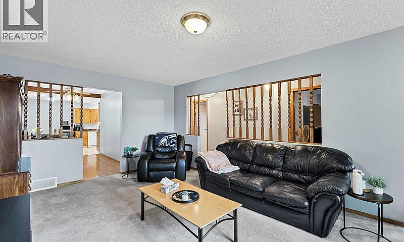 2685 15 Avenue Se Me...