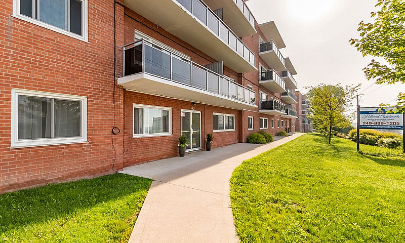 Spacious 2 Bedroom A...