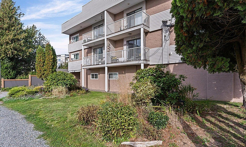 1 450 Esplanade Aven...