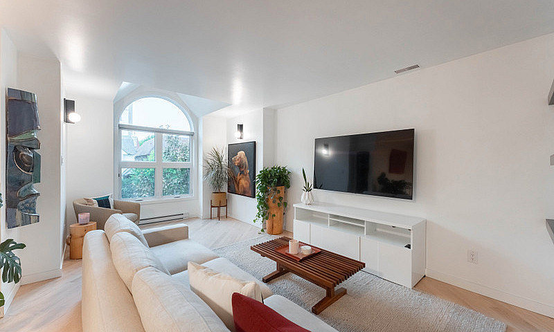 Luxurious Condo For ...