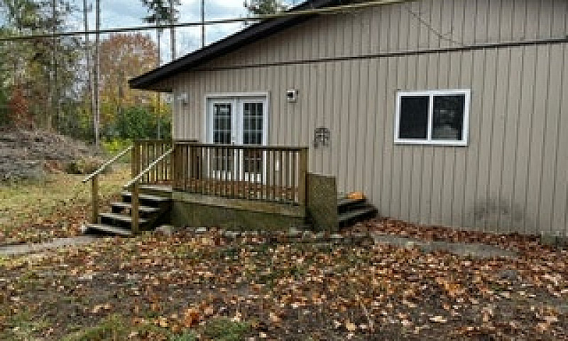 Modern 2-Bedroom, 2-...