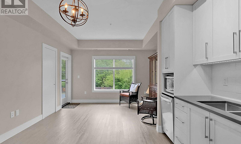 4380 Lakeshore Road ...