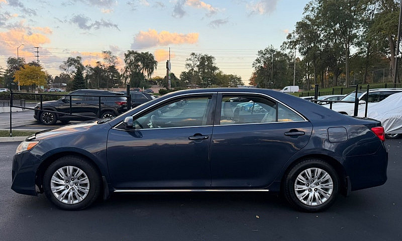 2014 Toyota Camry 4D...