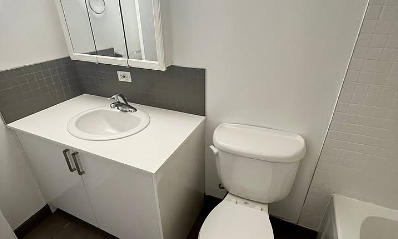 102-1190 West 10Th A...