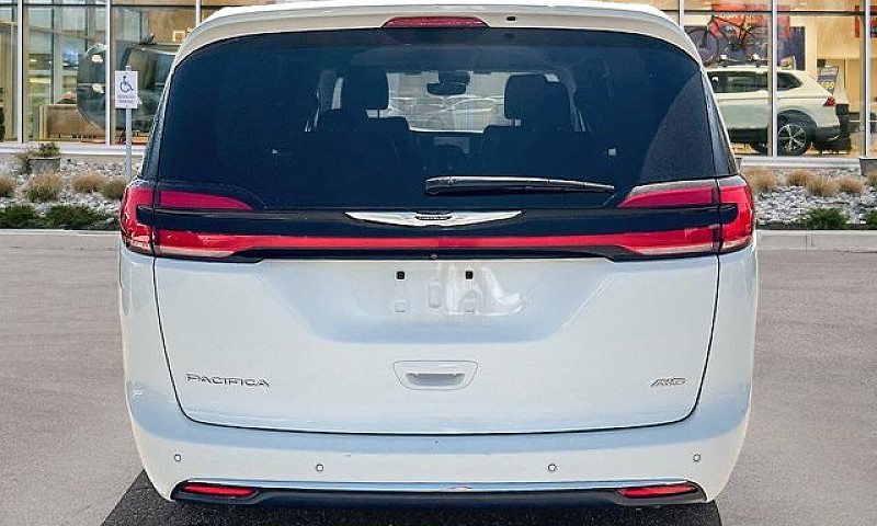 2023 Chrysler Pacifi...