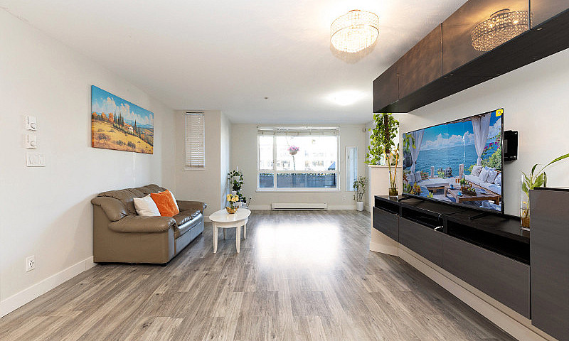 New Listing, Huge 11...