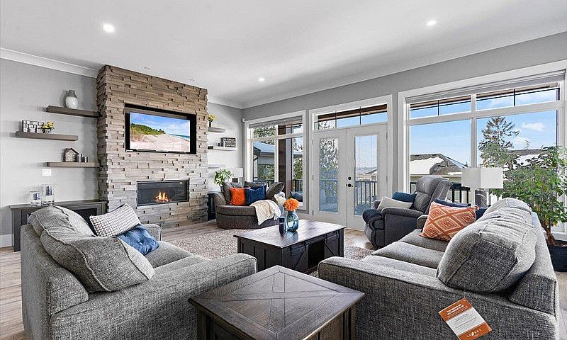 36 4295 Old Clayburn...