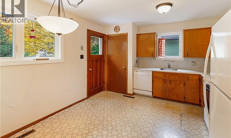 27 Brewster Street R...