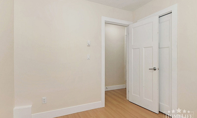 Bright & Spacious 2 ...