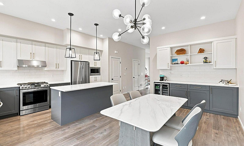 17557 100 Avenue Sur...
