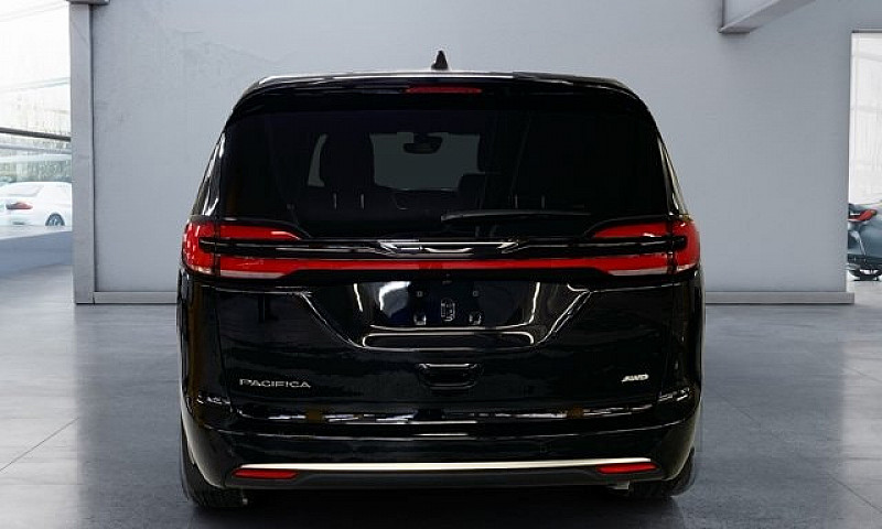 2027 Chrysler Pacifi...