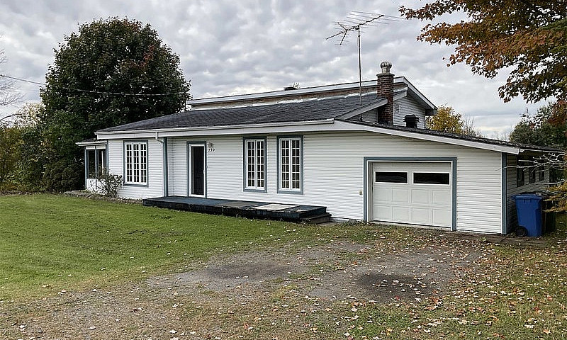 $329,000 - Split Lev...