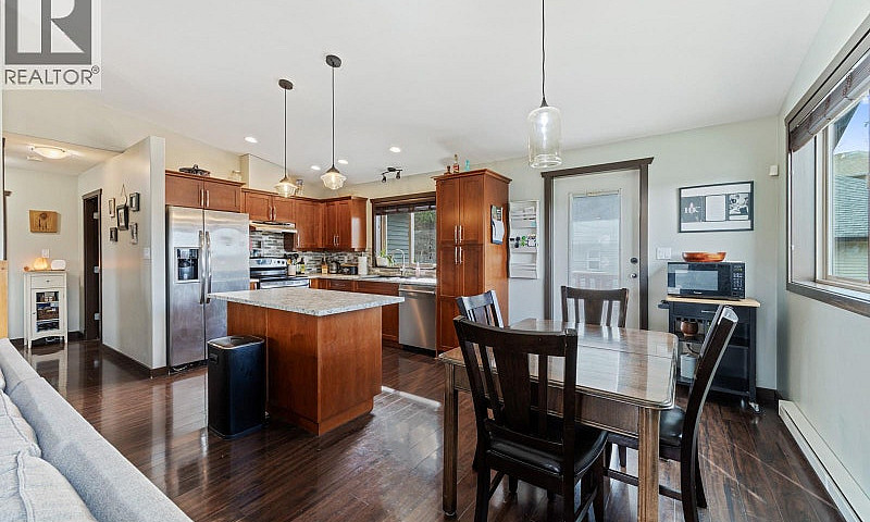 2735 Rydal Ave Cumbe...