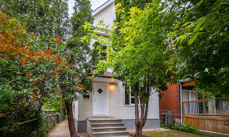 Spacious 5Bdrm 2Bthr...