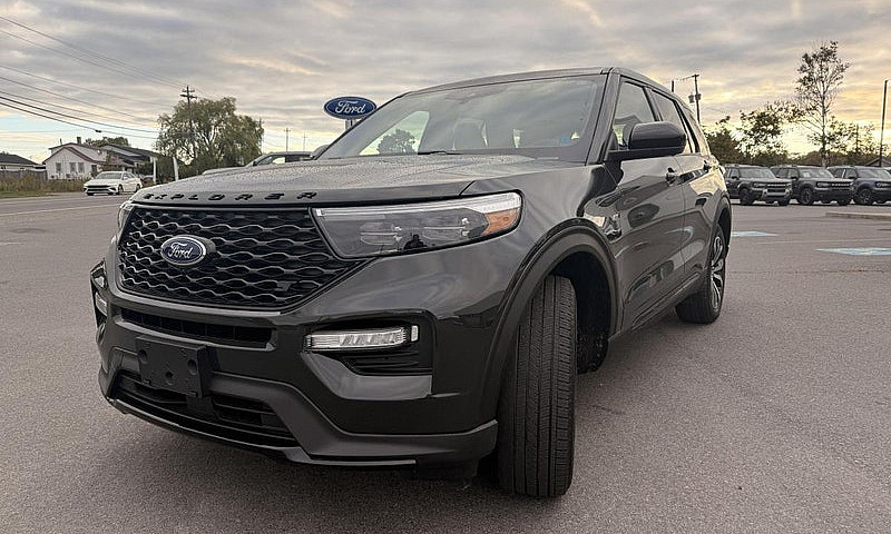 2022 Ford Explorer S...