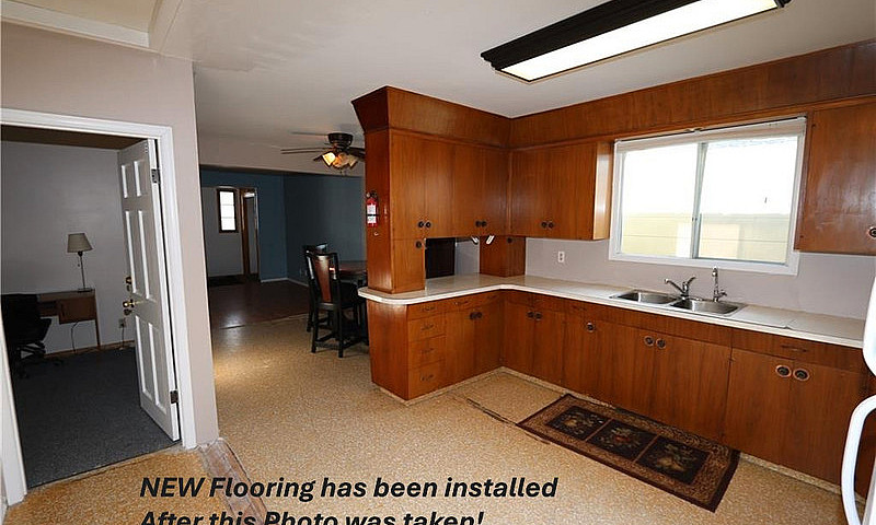 1214 Victoria Ave. G...