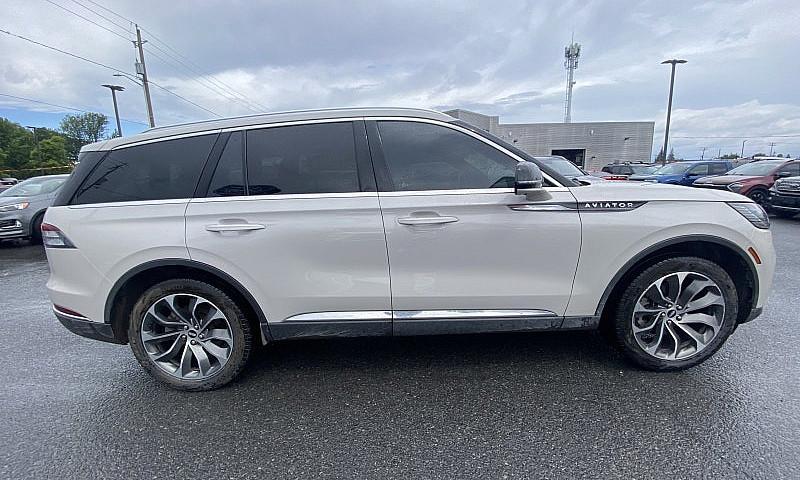 2025 Lincoln Aviator...