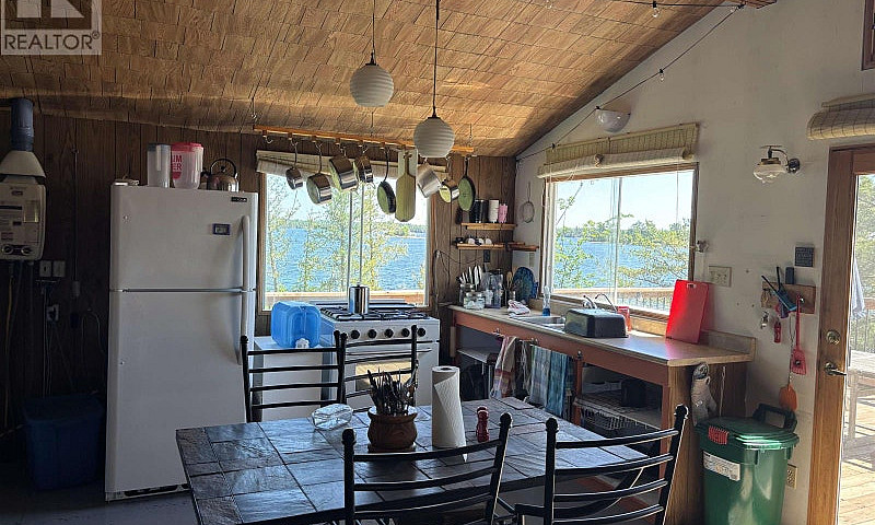 Jo176 Shoal Lake, La...