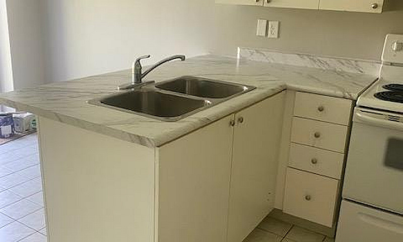3 Bedroom Barrie T/H...