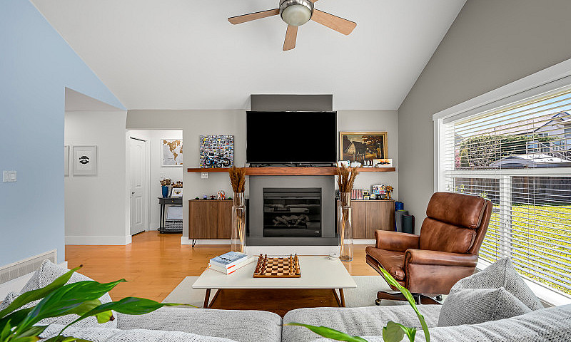 Just Listed! 3 Bedro...