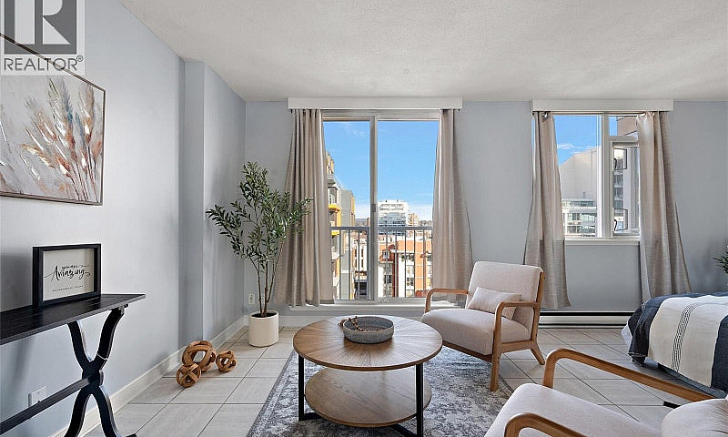 1009 835 View St Vic...