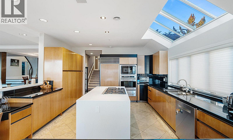1526 Chippendale Cou...