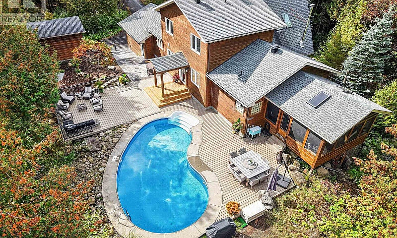 8010 Iveson Drive Ot...