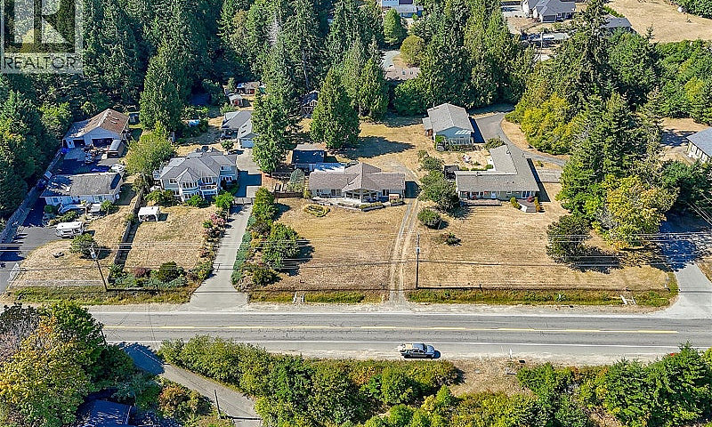 6780 Island Hwy W Bo...