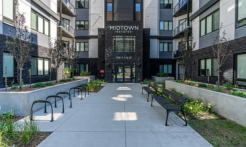 2 Bedroom Available ...