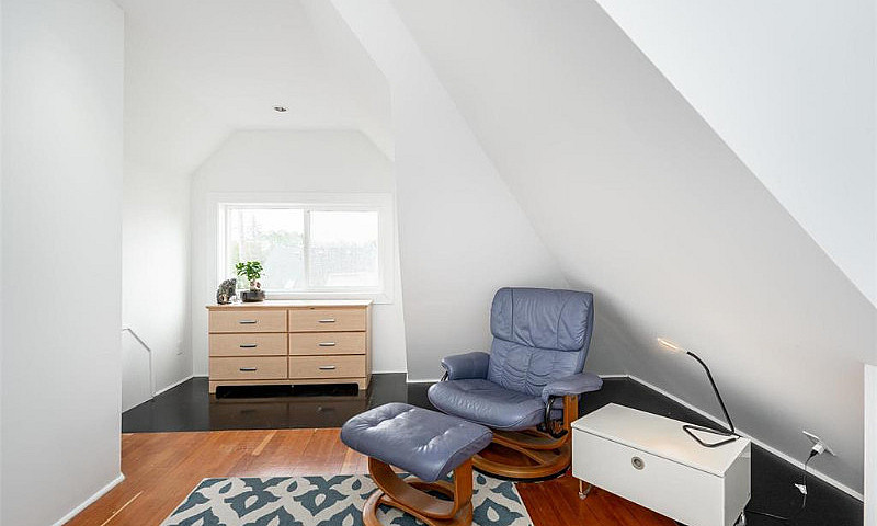 4-Bedroom House In W...