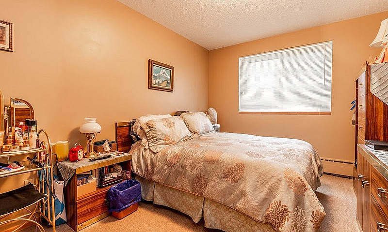 220 Fernwood Ave- Ol...