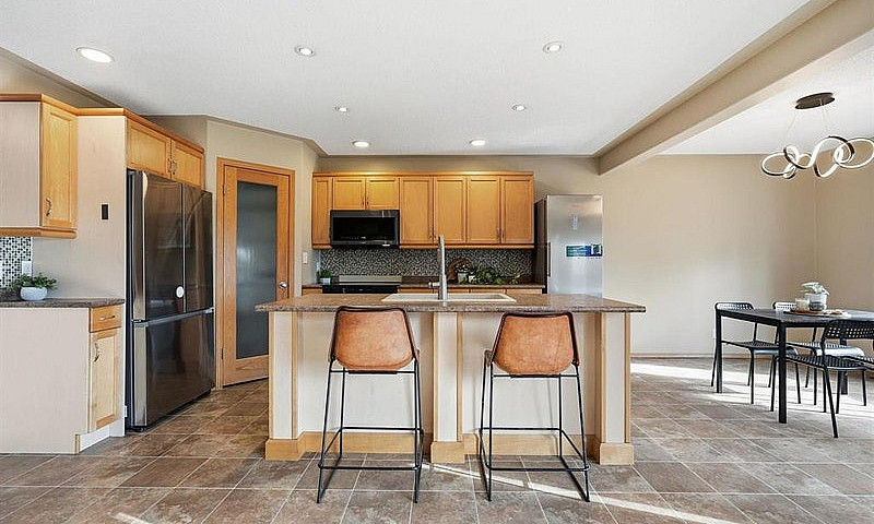 121 St Moritz Road W...