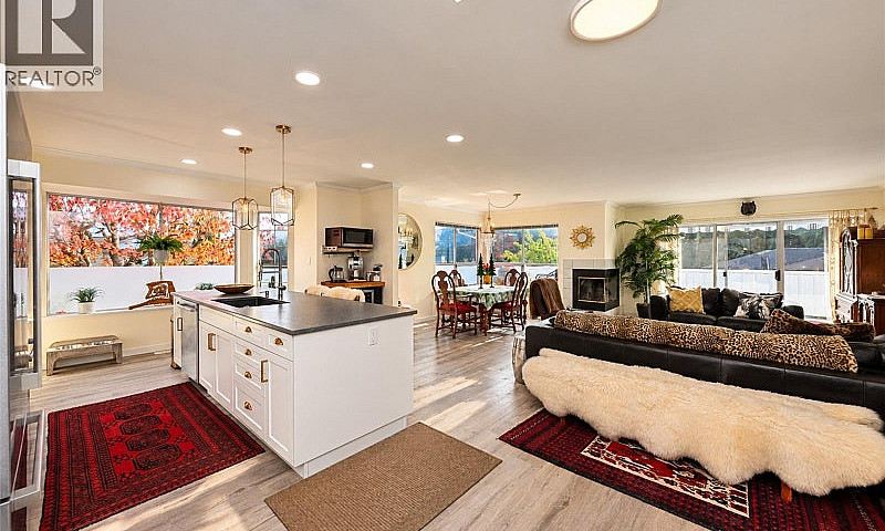 3601 Arbutus Dr N Co...