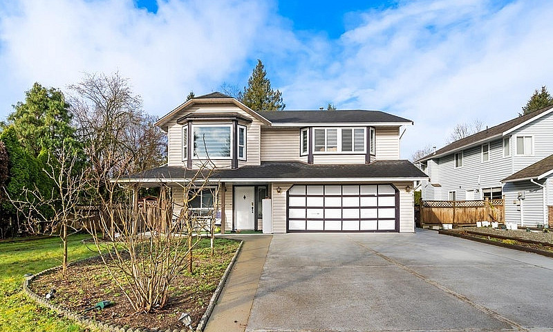 10785 155A Street Su...