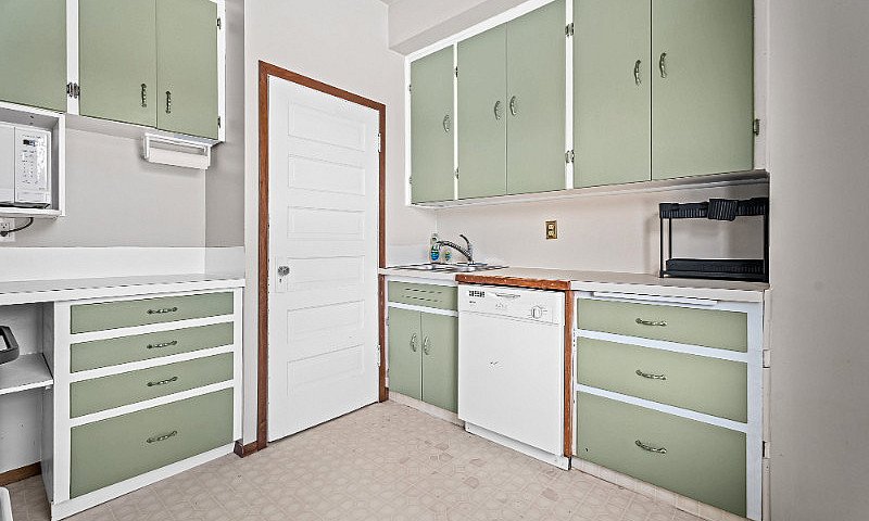 644 Hochelaga St W M...