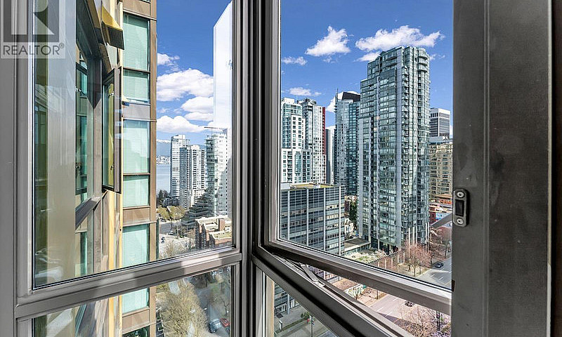 2011 1331 Alberni St...