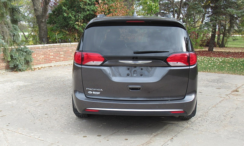 2019 Chrysler Pacifi...