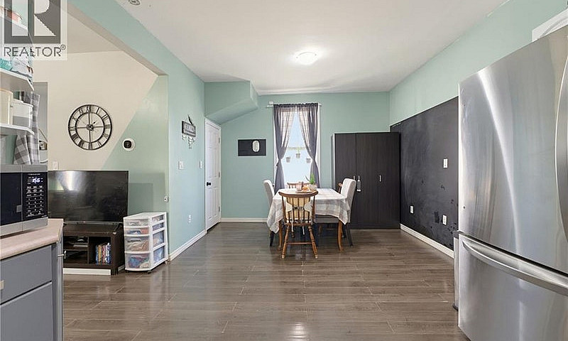252 Dundas Street Wo...