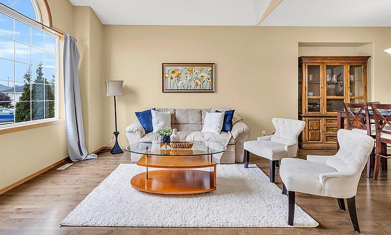 5-Bedroom House In T...