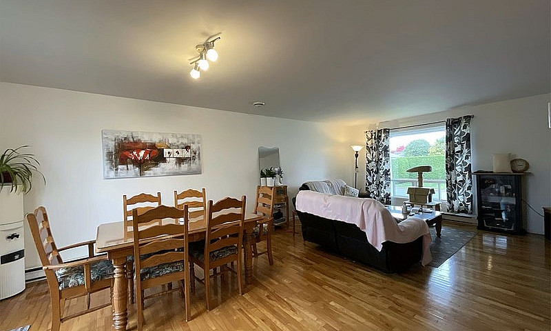 $425,000 - Triplex F...