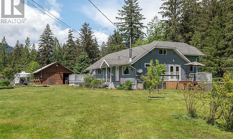 870 Sayward Rd Saywa...